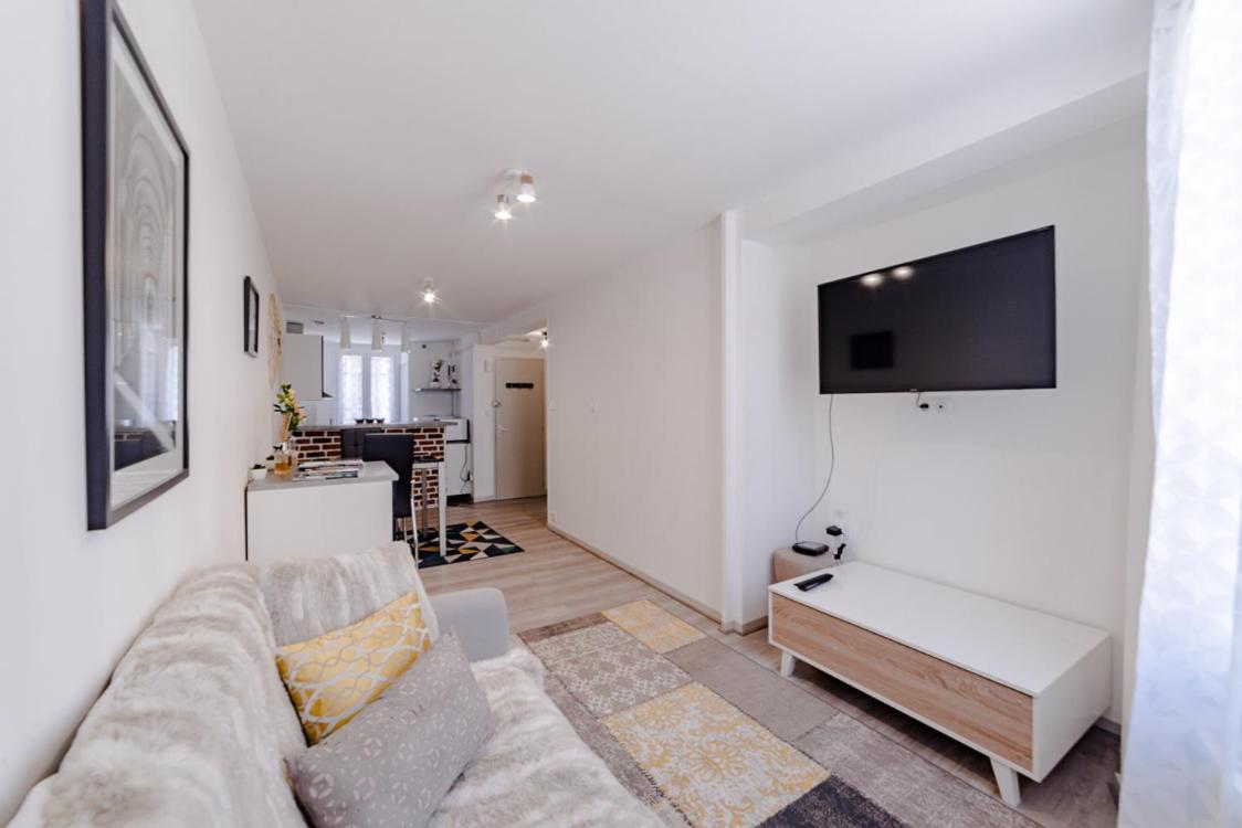 Bijoux Central Aparthotel ลิมอจส์ ภายนอก รูปภาพ